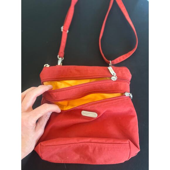 BAGGALLINI CROSSBODY BAG PURSE REMOVABLE STRAPS EXTRA POCKETS RED - Picture 3 of 10